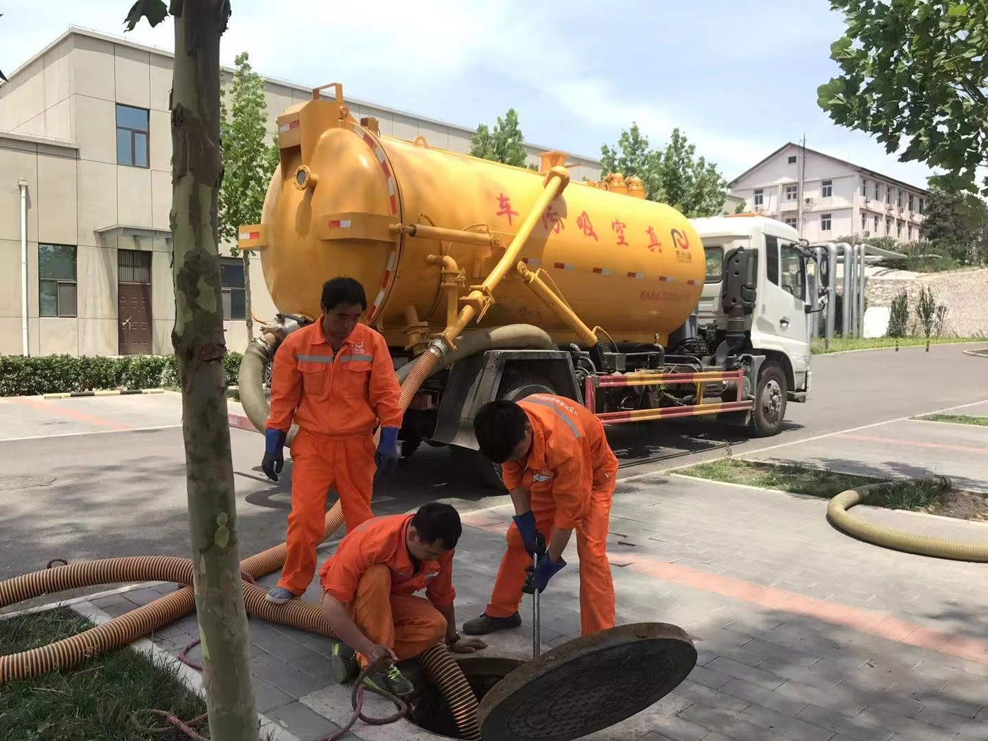新蔡化粪池清理与5-8吨吸粪车施工效率分析